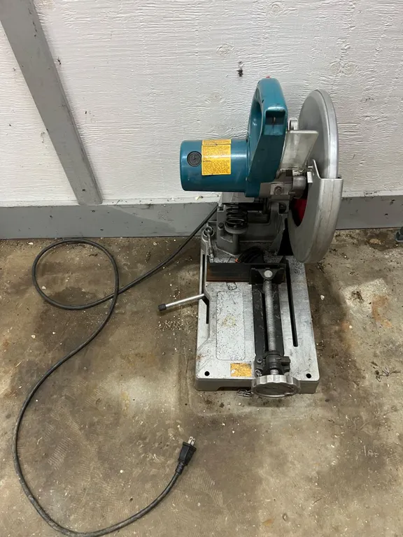 Makita 305mm Saw