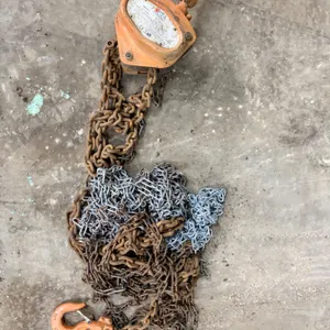 PACER 1 1/2 Chain Hoist and Chains