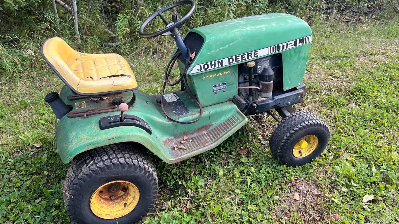 John Deere 112L