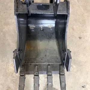 18" Landhero Bucket