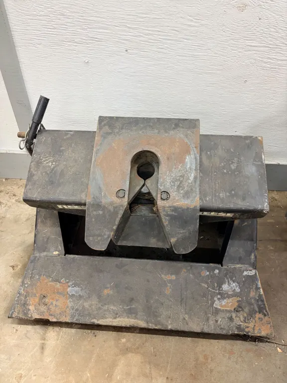 Resse 5th Wheel Trailer Hitch