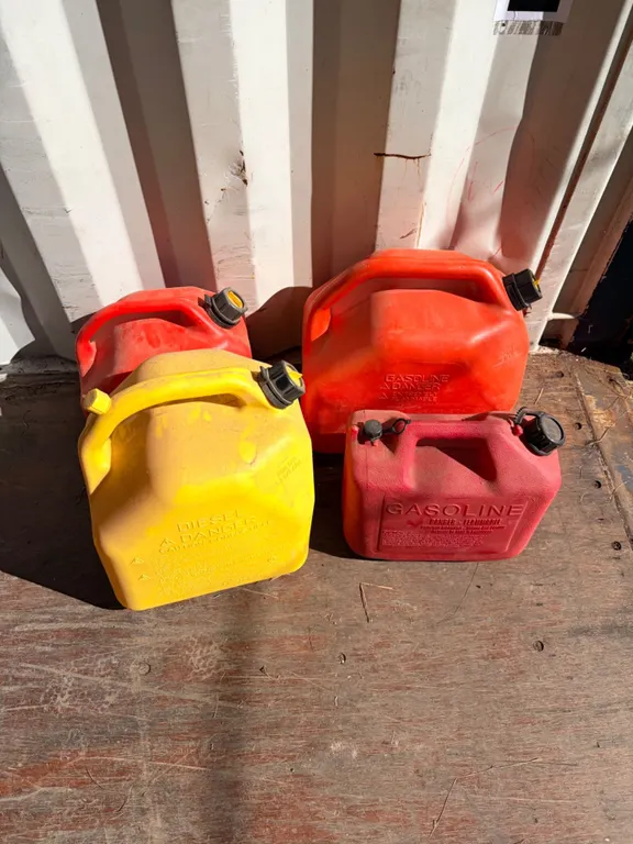 4 Jerry Cans