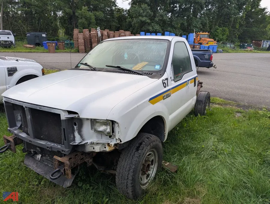 2006 Ford F-350 Super Duty Cab and Chassis