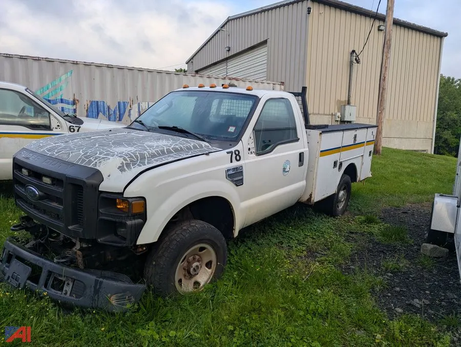 Ford F-350 Utility Truck