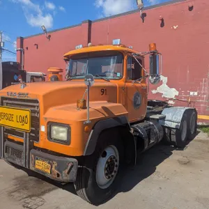 1999 Mack RD6 Tractor