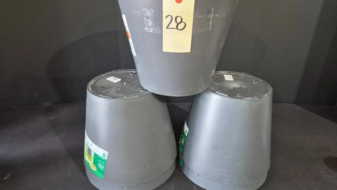 (5) New Vigoro 11.8 in. x 11.8 in. D x 9.4 in. H Davina Medium Nero Gray Resin Pot