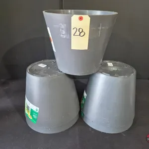 (5) New Vigoro 11.8 in. x 11.8 in. D x 9.4 in. H Davina Medium Nero Gray Resin Pot
