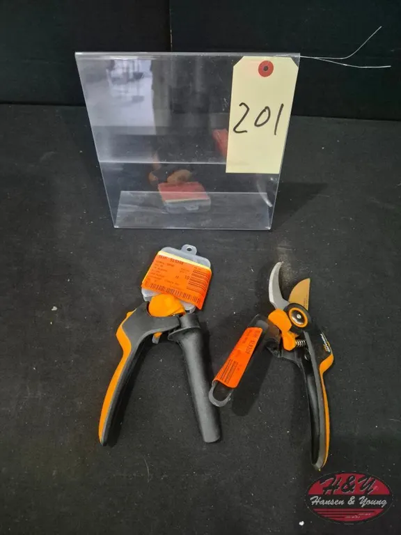 (2) Fiskars Bypass PowerGear 8.6 in. Pruning Shears