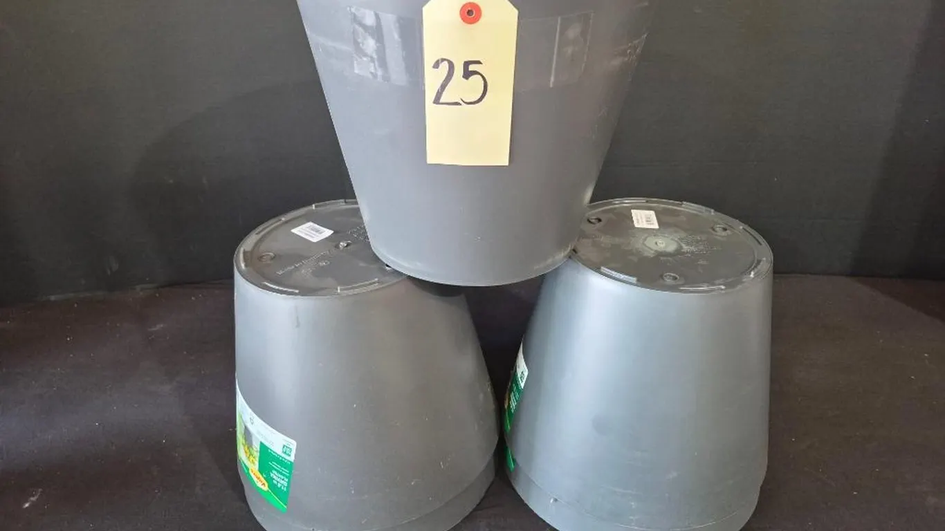 (5) New Vigoro 11.8 in. x 11.8 in. D x 9.4 in. H Davina Medium Nero Gray Resin Pot