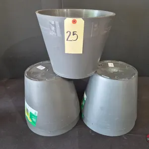 (5) New Vigoro 11.8 in. x 11.8 in. D x 9.4 in. H Davina Medium Nero Gray Resin Pot