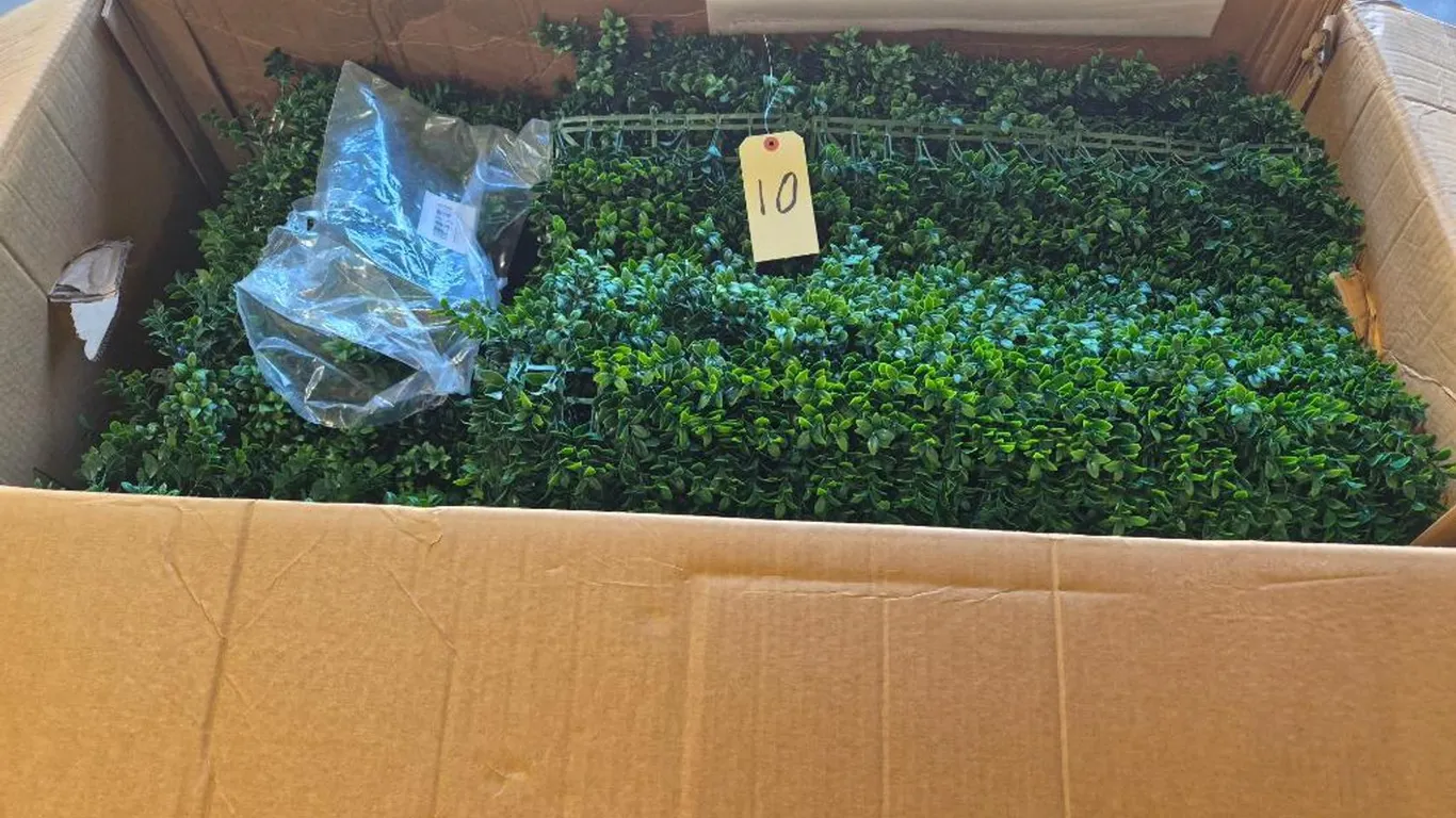 Brand New Vigoro 40 in. H x 40 in. W Green Artificial Jasmine Leaf Panel 10 pieces