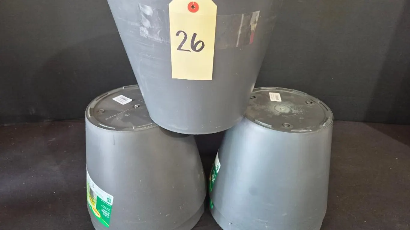 (5) New Vigoro 11.8 in. x 11.8 in. D x 9.4 in. H Davina Medium Nero Gray Resin Pot