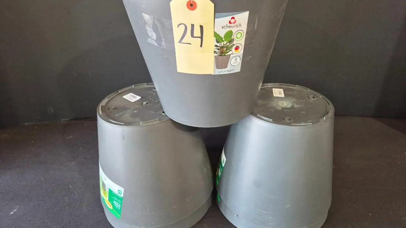 (5) New Vigoro 11.8 in. x 11.8 in. D x 9.4 in. H Davina Medium Nero Gray Resin Pot