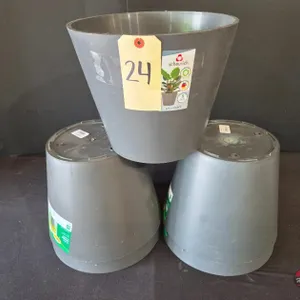 (5) New Vigoro 11.8 in. x 11.8 in. D x 9.4 in. H Davina Medium Nero Gray Resin Pot