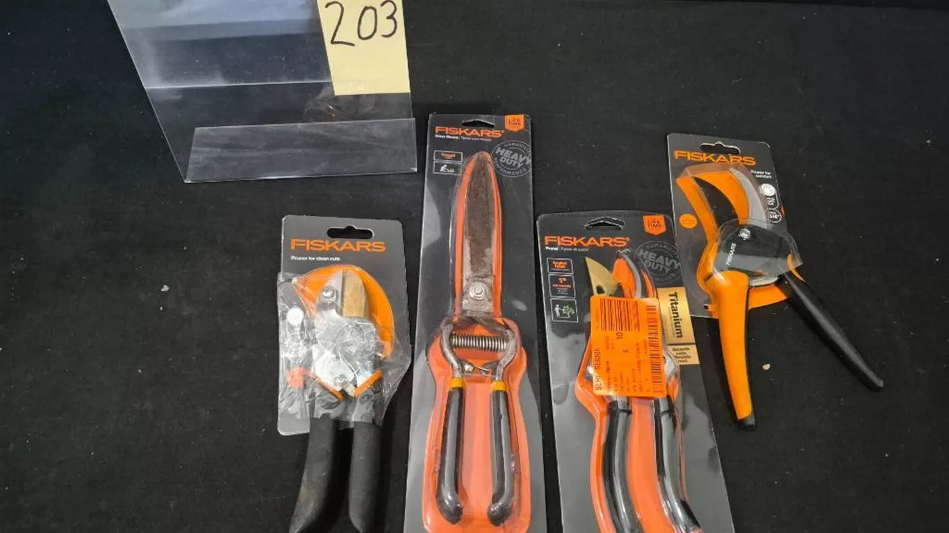 Mixed Lot of Fiskars Hand Tools