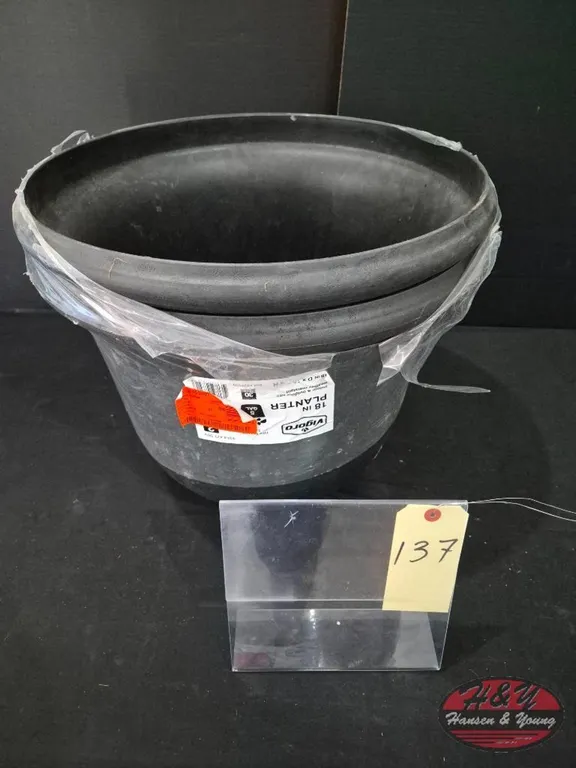 New set of 2 - 18 inch Planters