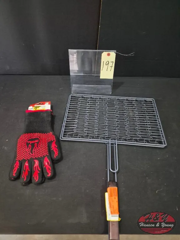 Flexible Grill Basket Cooking Accessory, Heat Resistant Grilling Gloves