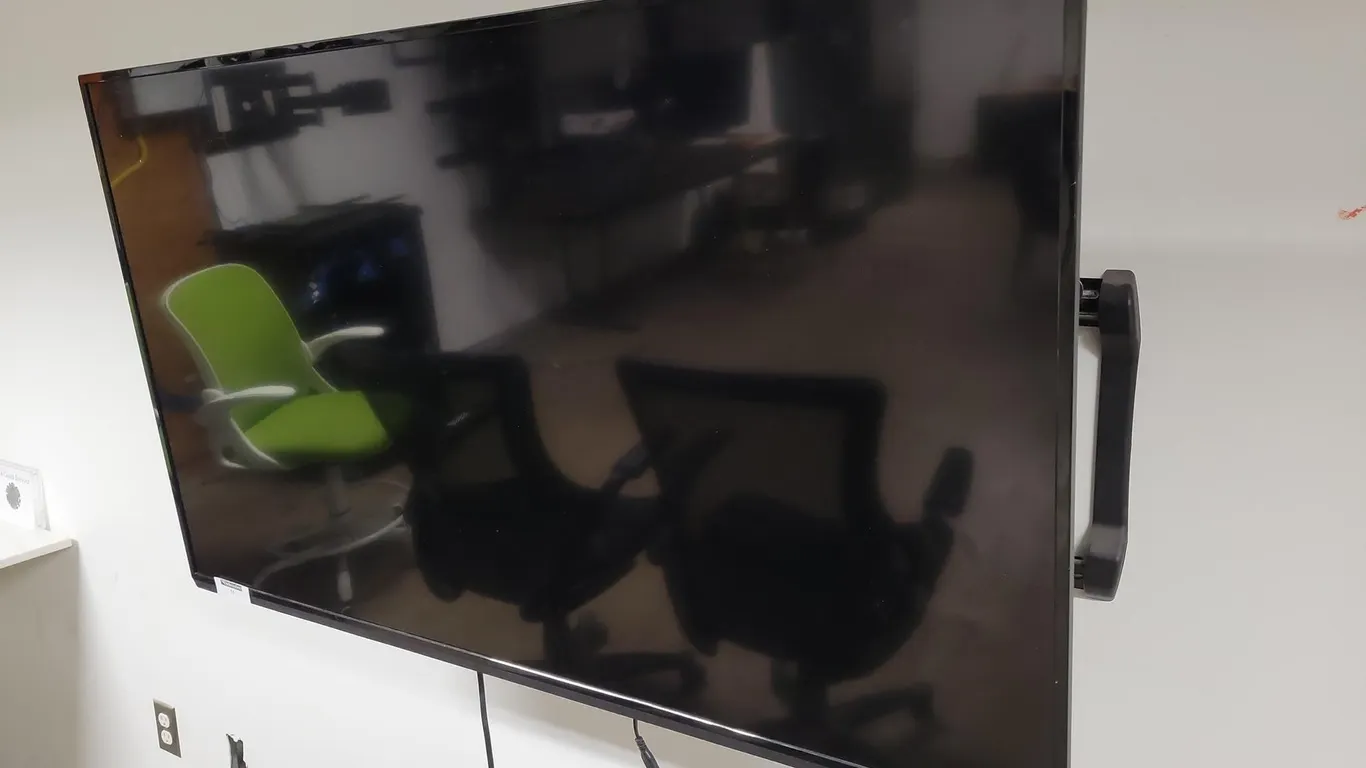 48 INCH VIZIO SMART TELEVISION W/ REMOTE AND WALL MOUNT