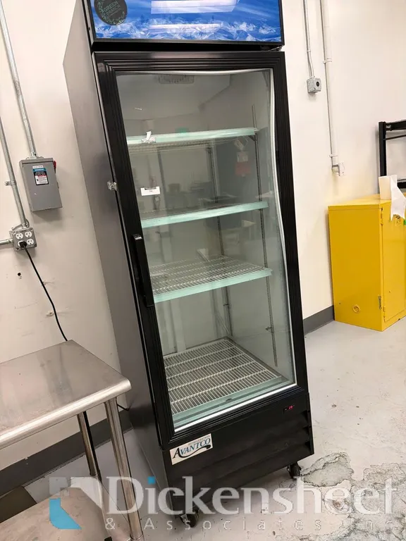 AVANTCO SINGLE CLEAR DOOR REACH IN REFRIGERATOR / COOLER