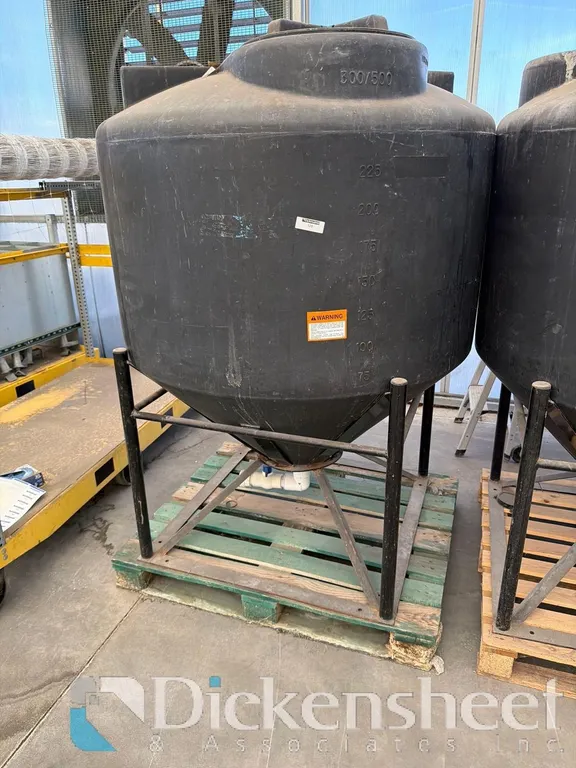 MOLDED PLASTIC 300 GALLON STORAGE TANK