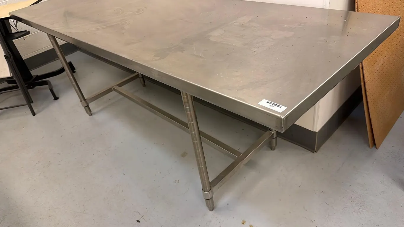STAINLESS STEEL TABLE