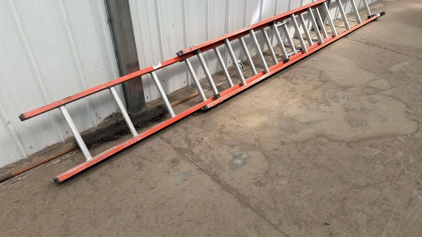 20 FOOT EXTENSION LADDER