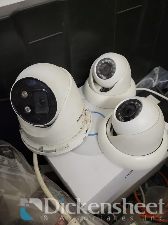 TOTE WITH VARIOUS NETWORKING ITEMS AND (3) CAMERAS