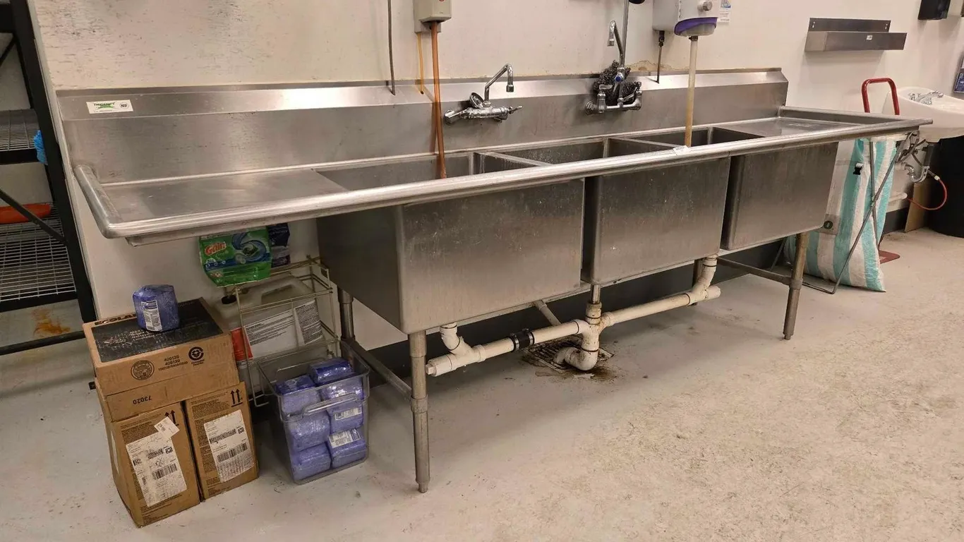 THREE COMPARTMENT STAINLESS STEEL SINK WITH DUAL