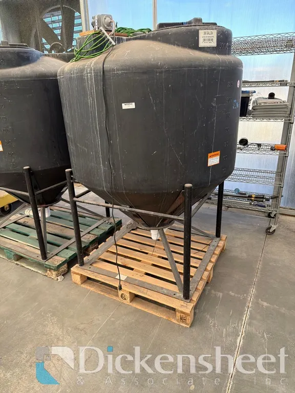 MOLDED PLASTIC 300 GALLON STORAGE TANK