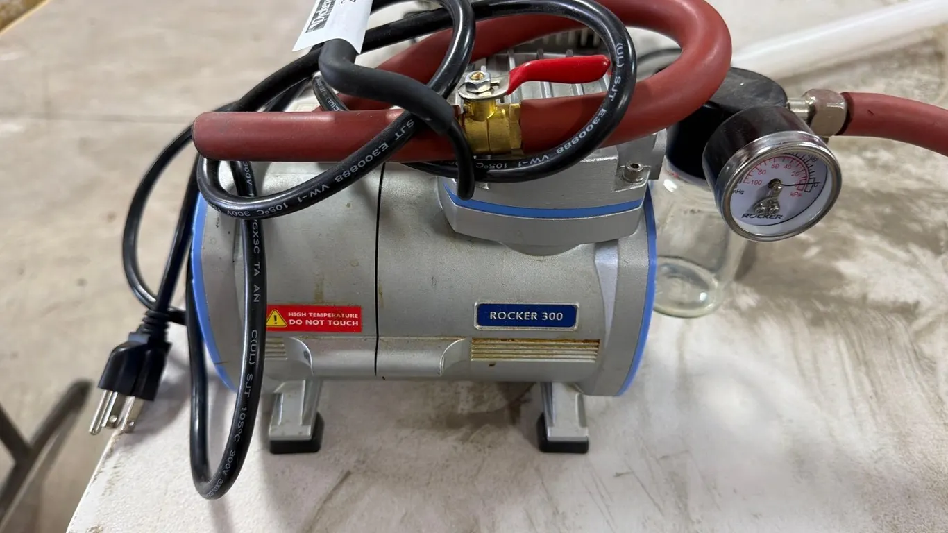 ROCKER 300 VACUUM PUMP