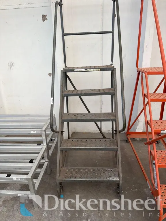 5 FOOT WAREHOUSE LADDER