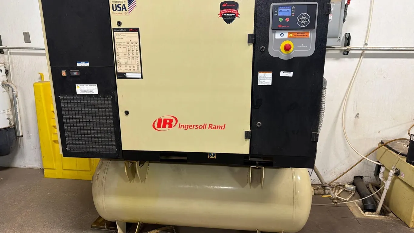 INGERSOLL RAND ROTARY 25HP SCREW COMPRESSOR