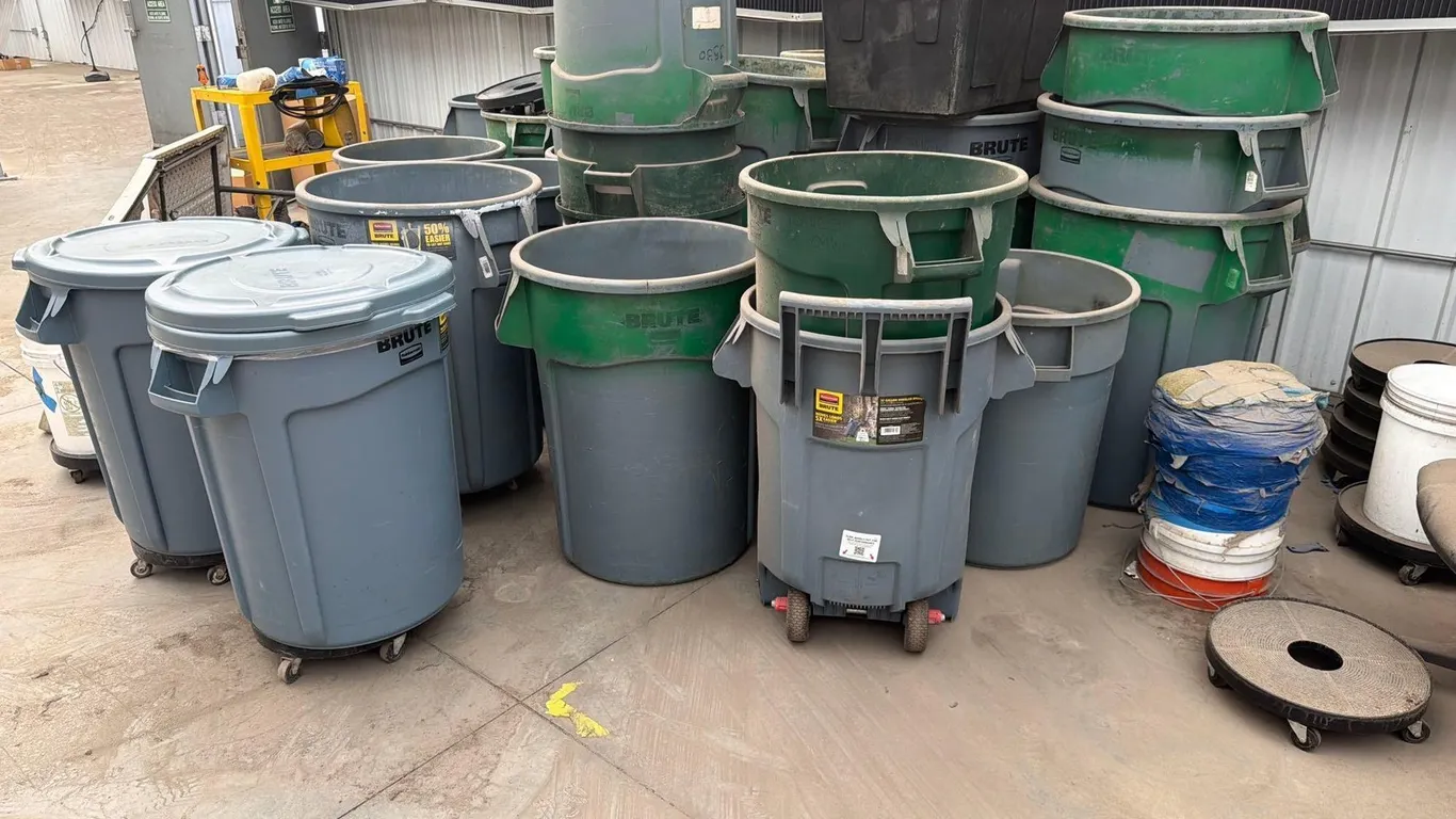 LARGE LOT TRASH CANS