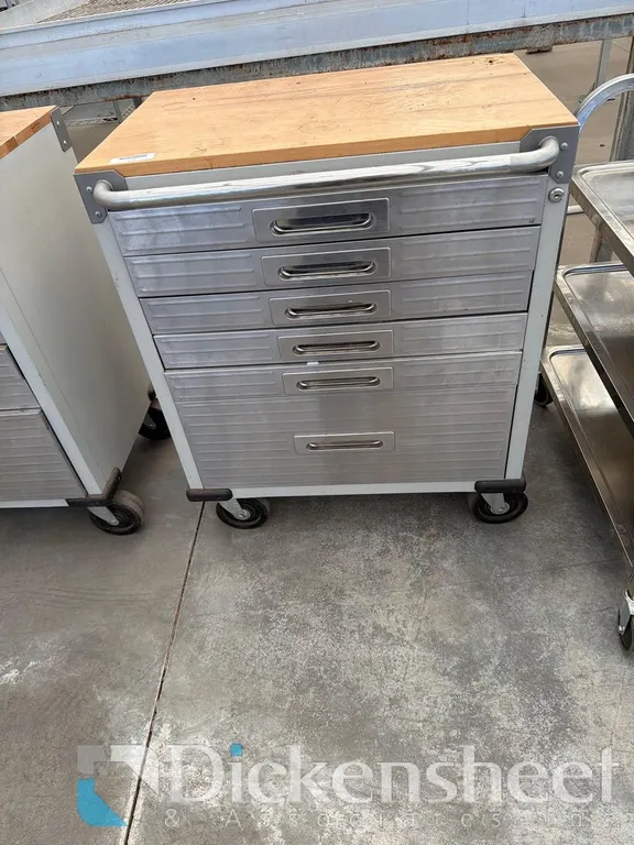 ROLL AROUND SIX DRAWER TOOL BOX