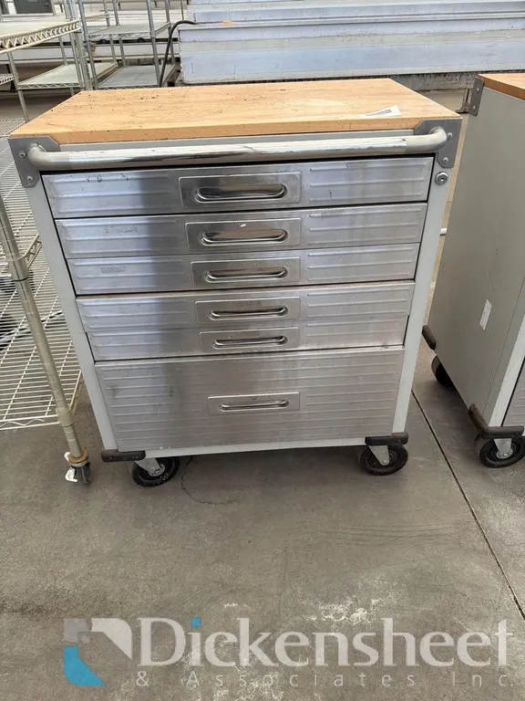 ROLL AROUND SIX DRAWER TOOL BOX