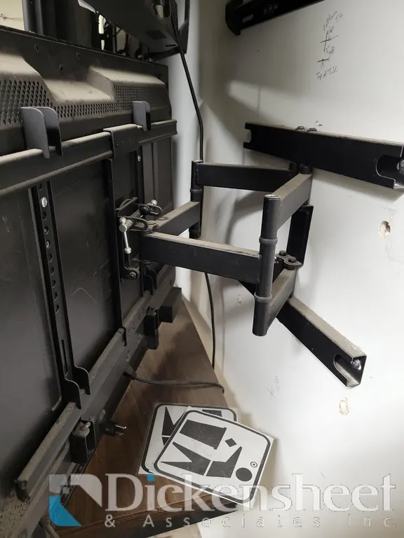 48 INCH NEC SMART TELEVISION AND WALL MOUNT