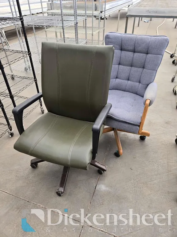 LOT OF TWO DESK CHAIRS