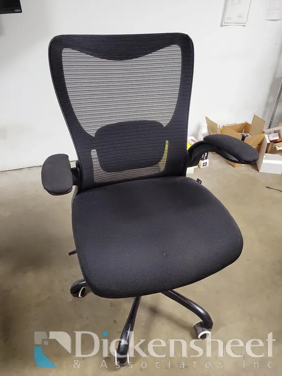 (1) BLACK FIVE STAR BASE OFFICE CHAIR