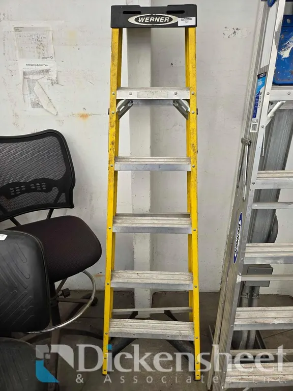 YELLOW 6 FT WERNER STEP LADDER