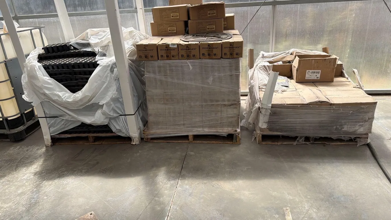POTTING MATERIAL LOT