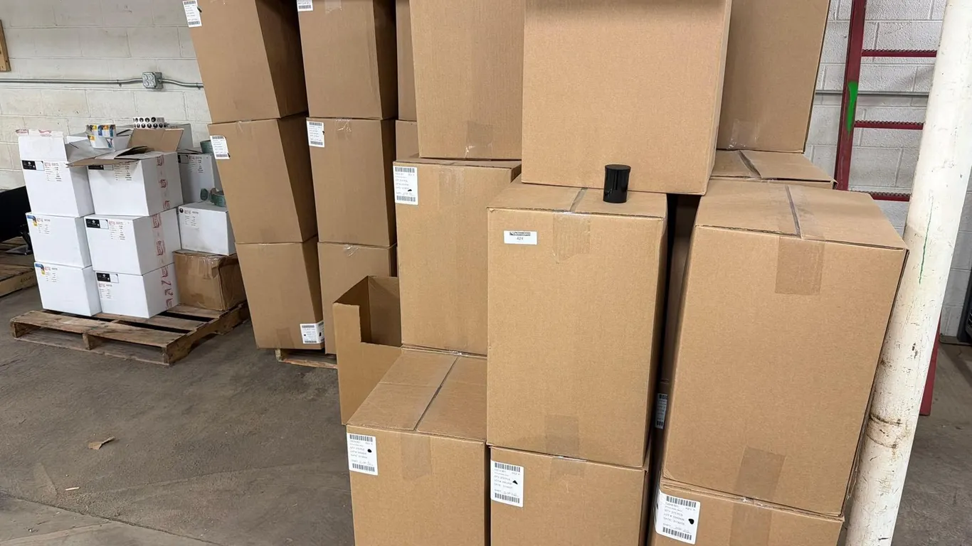 CASES OF SQUEEZ CONTAINERS