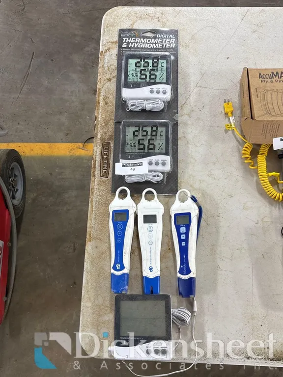 LOT OF TEMPERATURE GAUGES