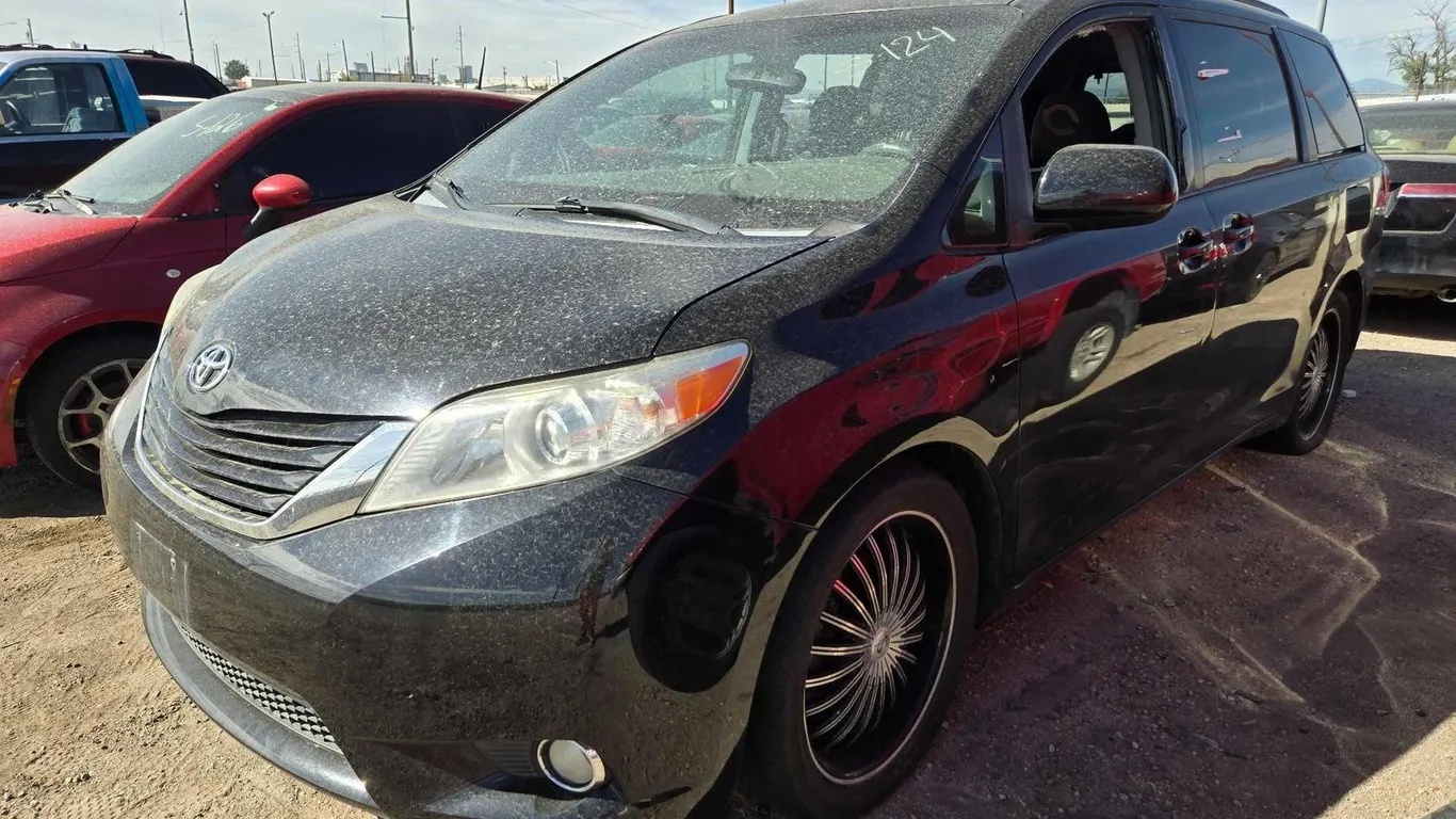 2015 TOYT SIENNA PV 5TDKK3DCXFS561305