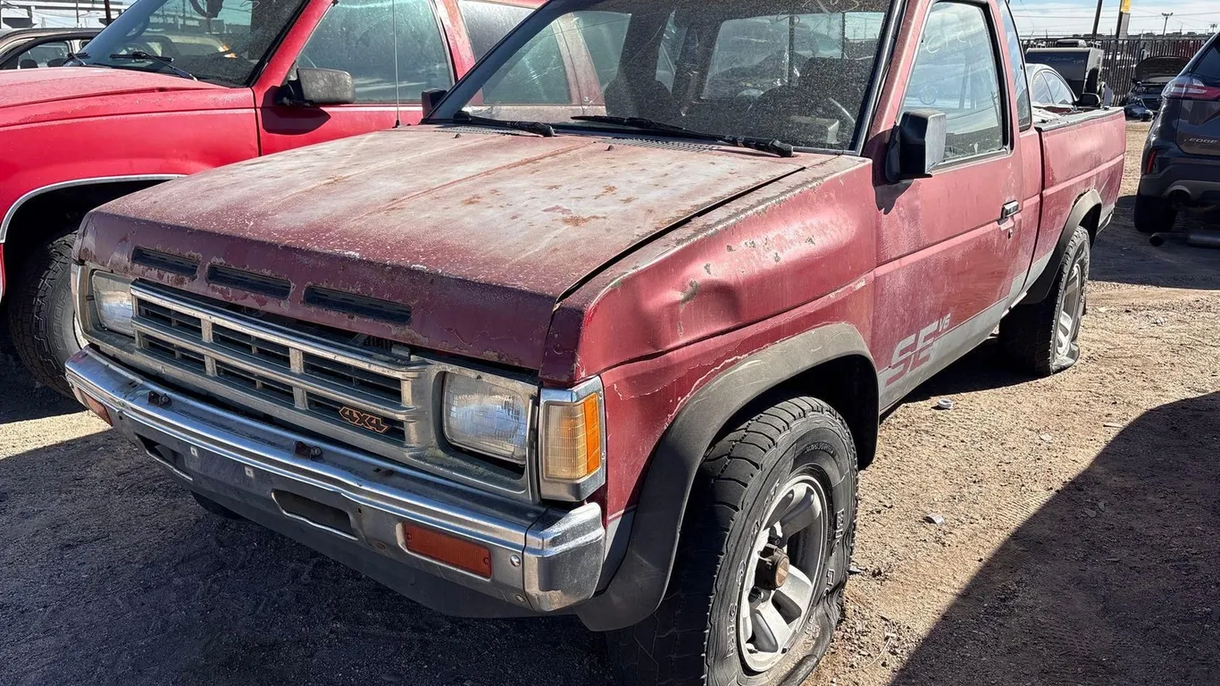 1990 NISS PICKUP PK 1N6HD16Y8LC303523