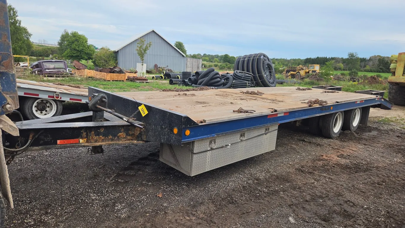 30' Tandem Axle Flatbed Trailer