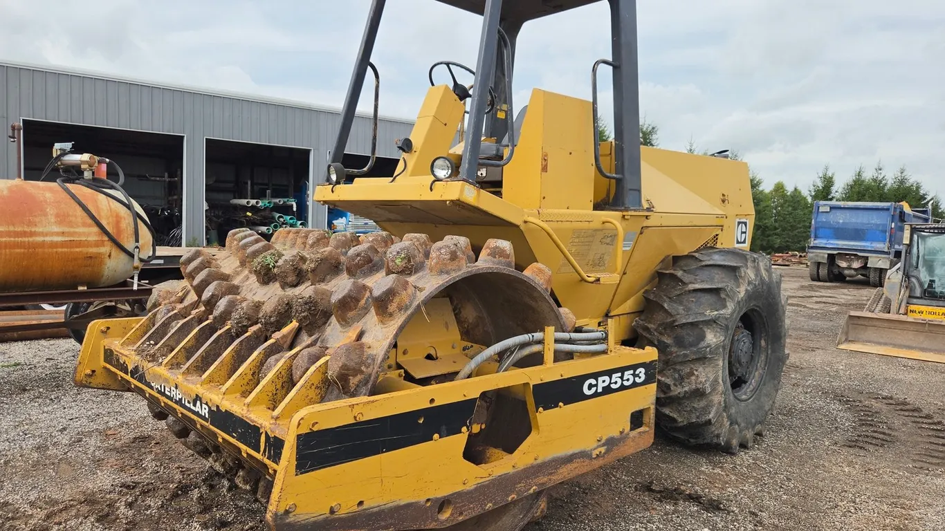 Caterpillar CP553 Single Drum Sheepfoot Roller