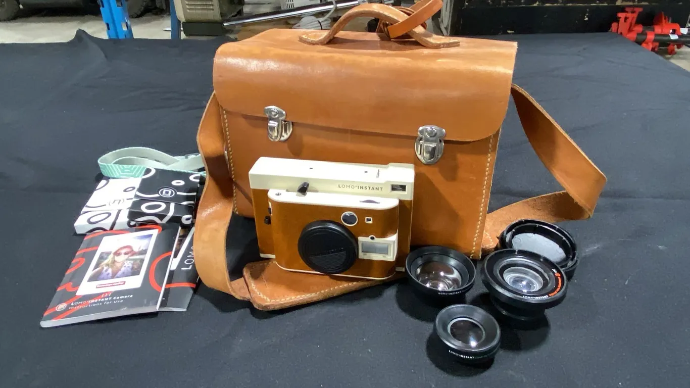 LOMOGRAPHY LOMO'INSTANT SANREMO CAMERA, 3 LENSES (CLOSE UP, PORTRAIT, FISHEYE) & CARRYING BAG