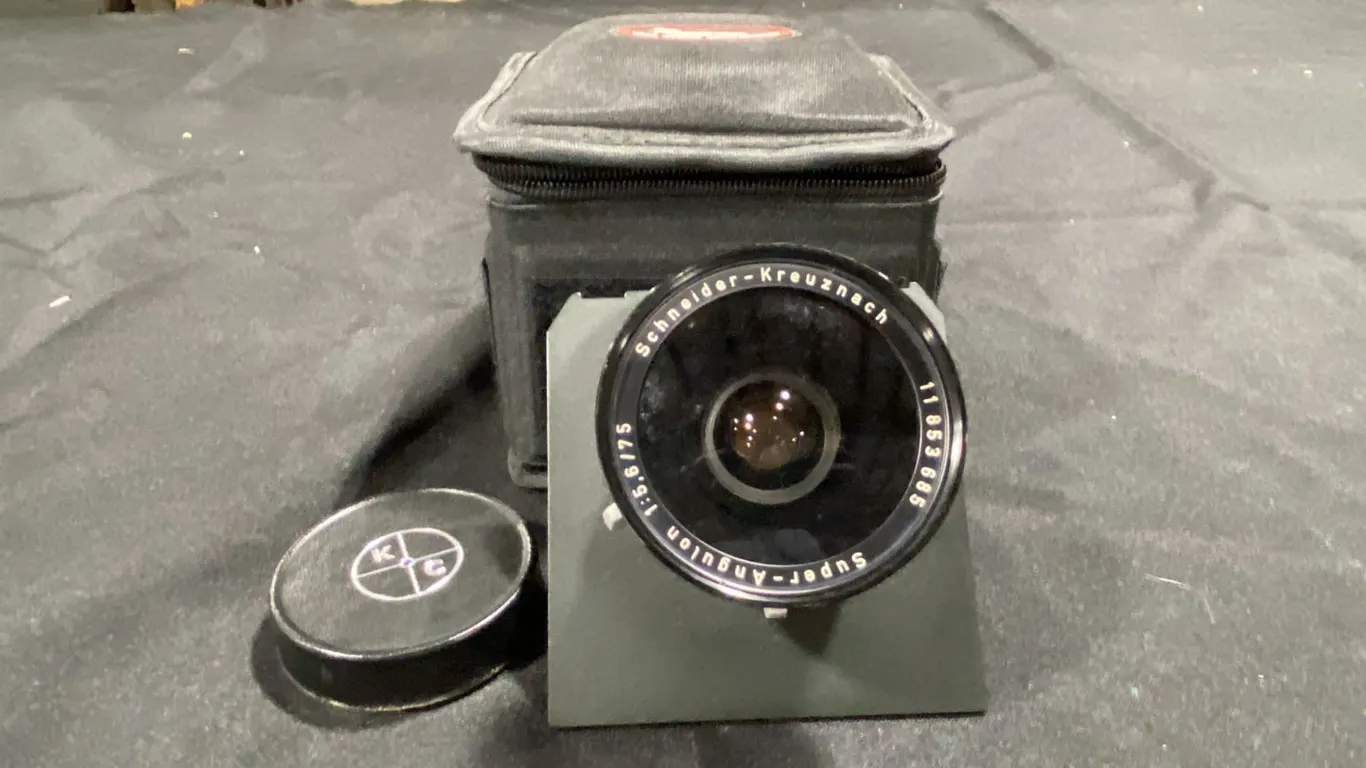 SCHNEIDER SUPER-ANGULON 75MM TACHIHARA LENS IN CASE