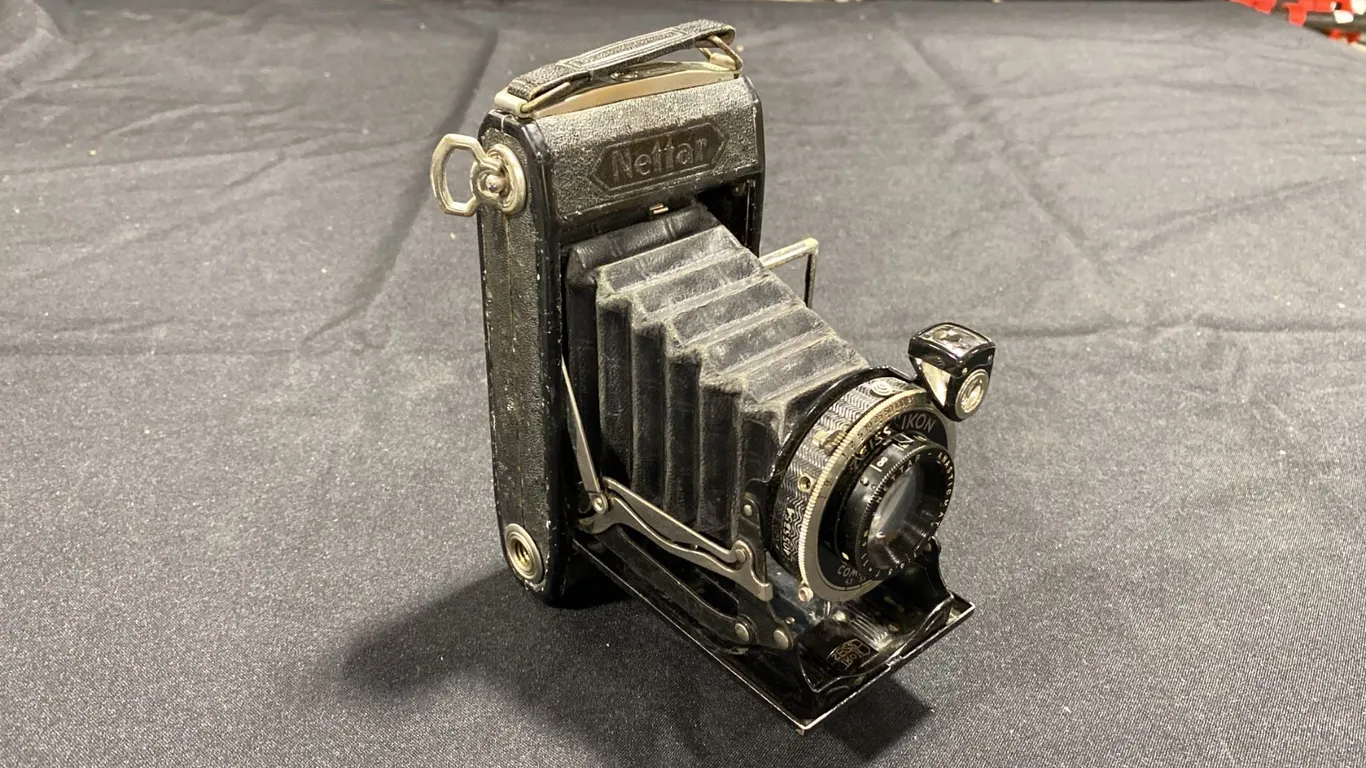 ZEISS IKON NETTAR VINTAGE MEDIUM FORMAT FOLDING CAMERA WITH COMPUR-RAPID SHUTTER