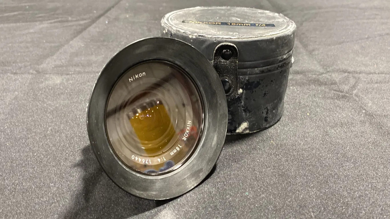 NON-AI NIKKOR 18MM F/4.0 ULTRA-WIDE ANGLE LENS WITH NIKON HN-15 LENS HOOD & CASE